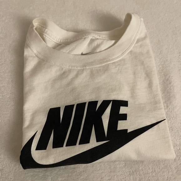 Nike Cropped T-Shirt - Picture 4 of 4